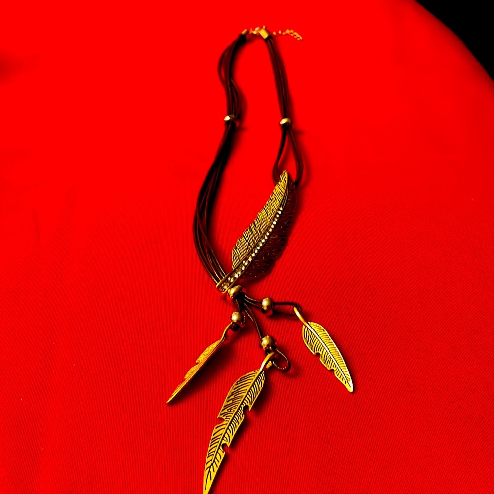 WESTERN STYLE GOLDTONE LEAF NECKLACE